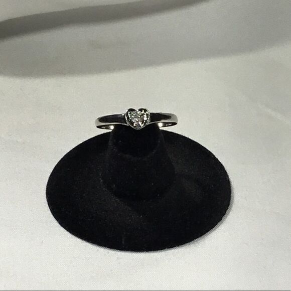 Simple Heart Setting Fashion Ring (G2) - Picture 3 of 10